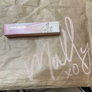 Mally brightening concealer in shade LIGHT